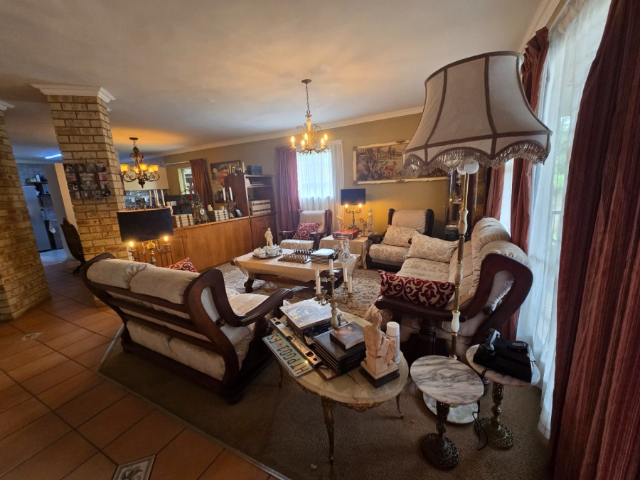 7 Bedroom Property for Sale in Langenhovenpark Free State